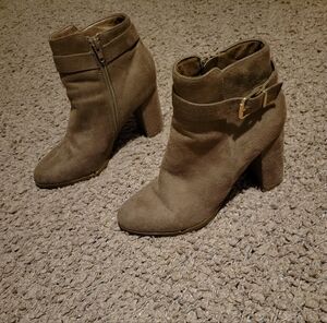 🔥🔥HP🔥🔥11-17-24🔥🔥WOMENS FOREVER 21 SUEDE ANKLE BOOTS TAN SIZE 7
